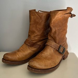 Frye Veronica Short Boots - Caramel Brown